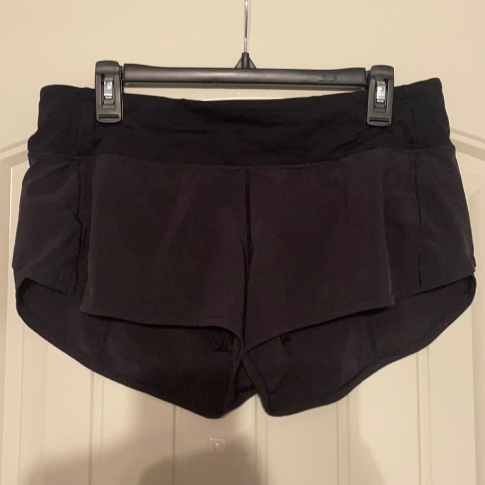 size 8 black lululemon speed-up shorts 2.5”